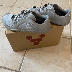 VIVOBAREFOOT WOMENS PRIMUS TRAIL II ALL WEATHER - Size 9